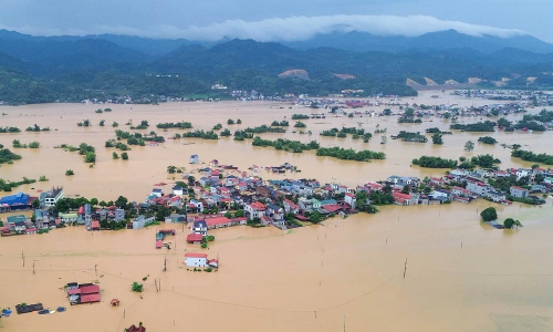 Four days of torrential rains and floods devastate border region