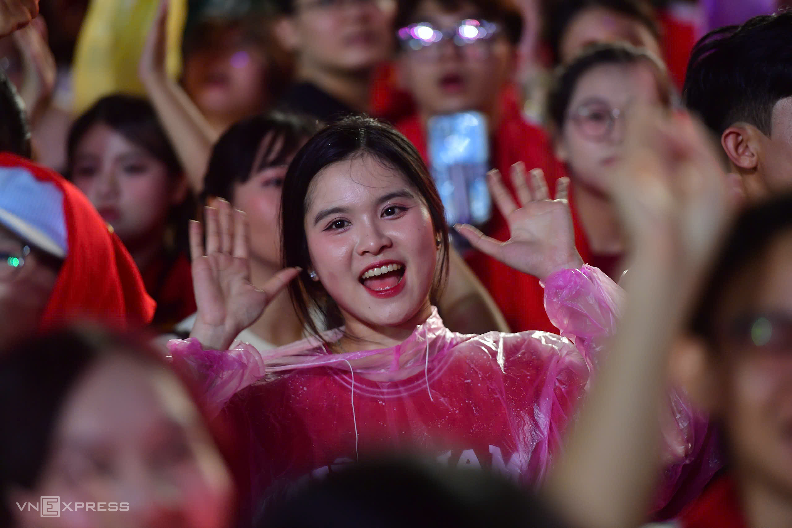 Audiences sing along to timeless songs at 'Homeland in my heart' concert