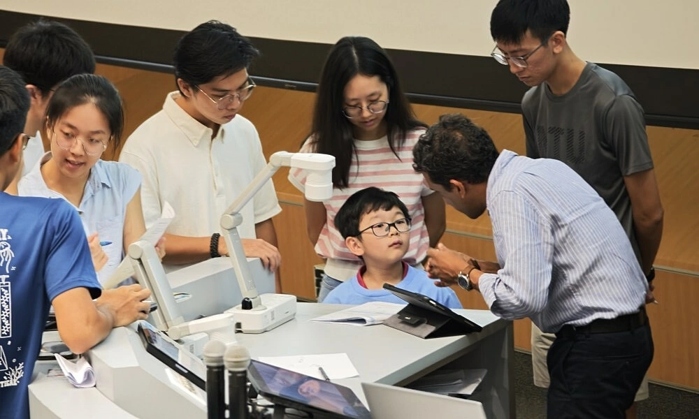 7-year-old prodigy attends classes at top Asian university