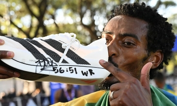 Kejelcha reclaims half marathon world record