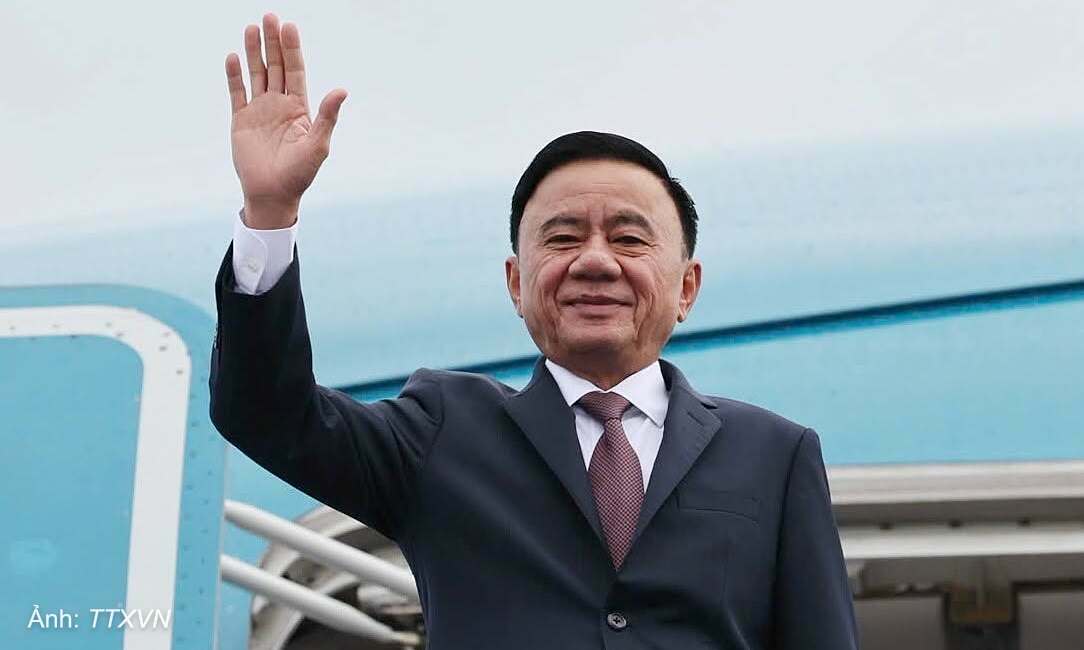 Permanent Member of Secretariat Tran Cam Tu departs for Singapore visit