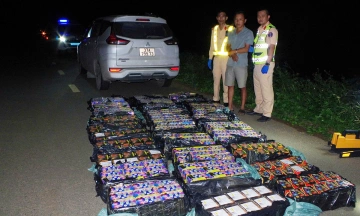 Car full of illegal fireworks seized