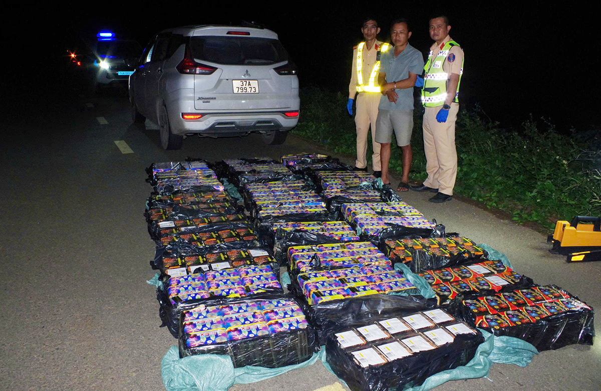 Car full of illegal fireworks seized