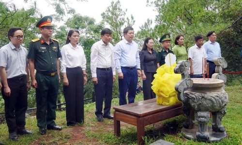 Quang Tri commemorates 115th birth anniversary of General Vo Nguyen Giap