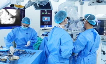 Intracranial pneumocephalus after flying following traumatic brain injury