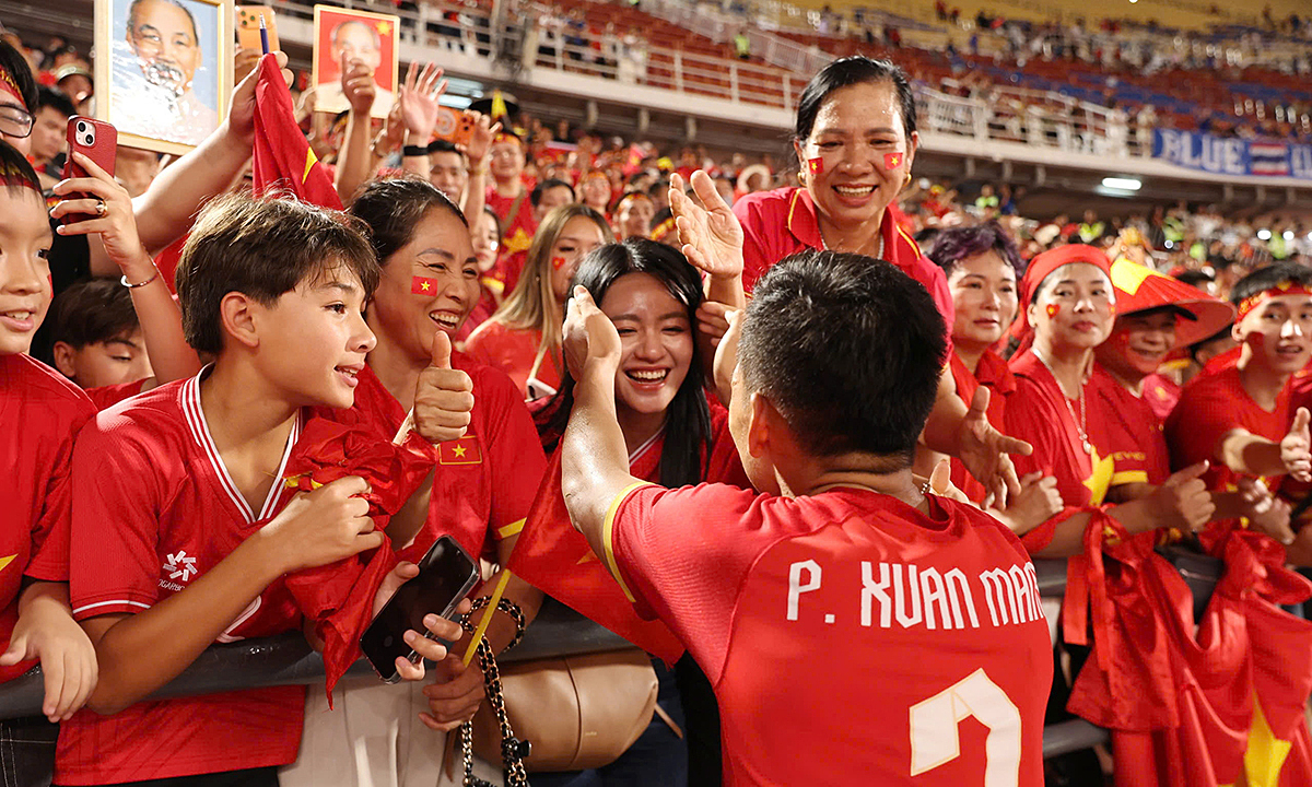 Player families travel to Hanoi to support Vietnam national team