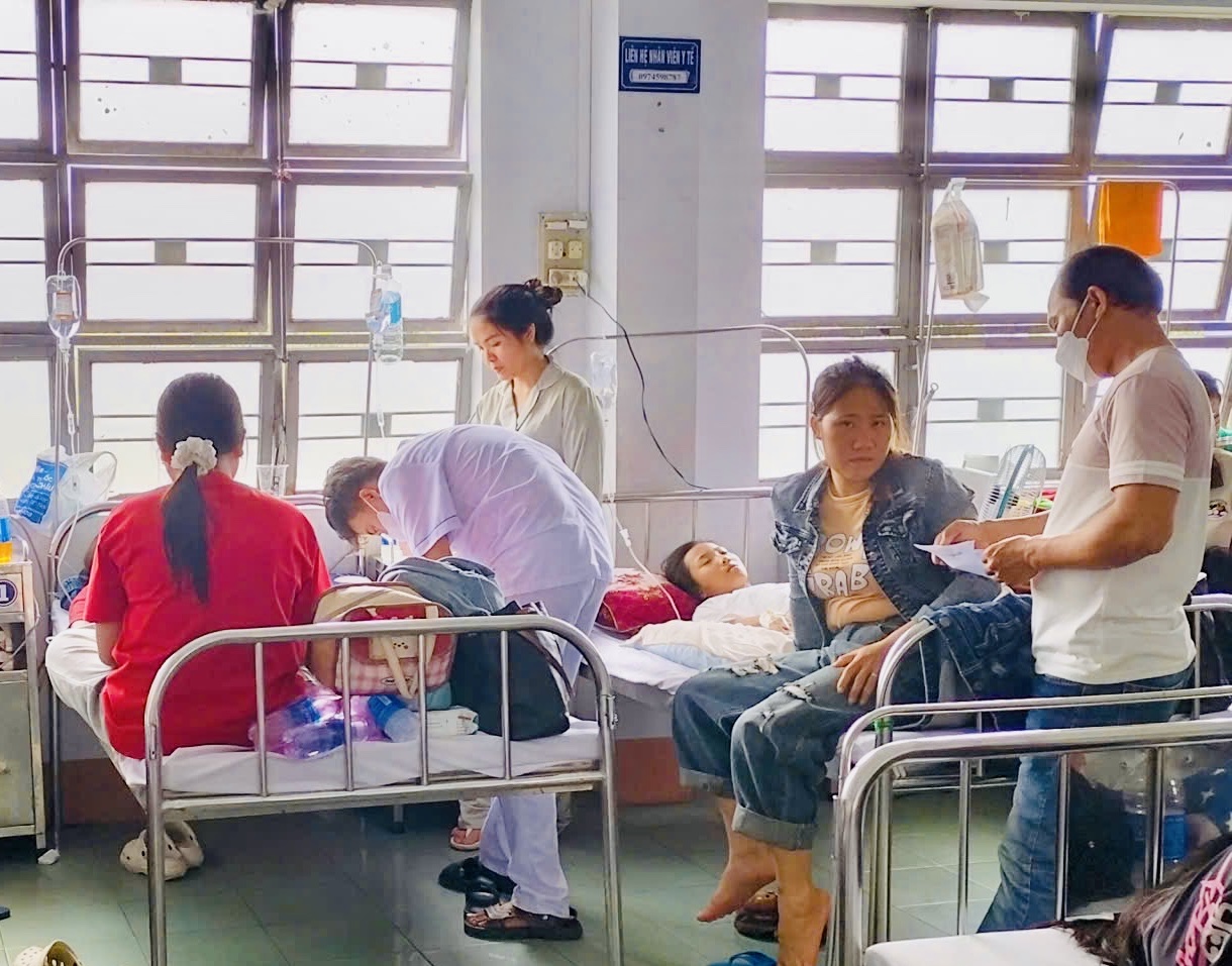 Over 100 Gia Lai residents suspected of food poisoning after eating banh mi