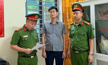 Former commune chairman prosecuted for unauthorized riverbank land lease