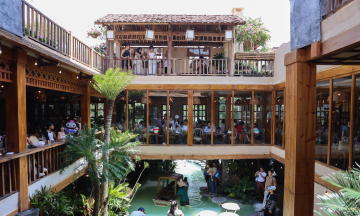 Thousands queue to check in at cafe after fire