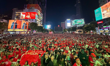 Large screens, flare displays for Vietnam - Thailand final