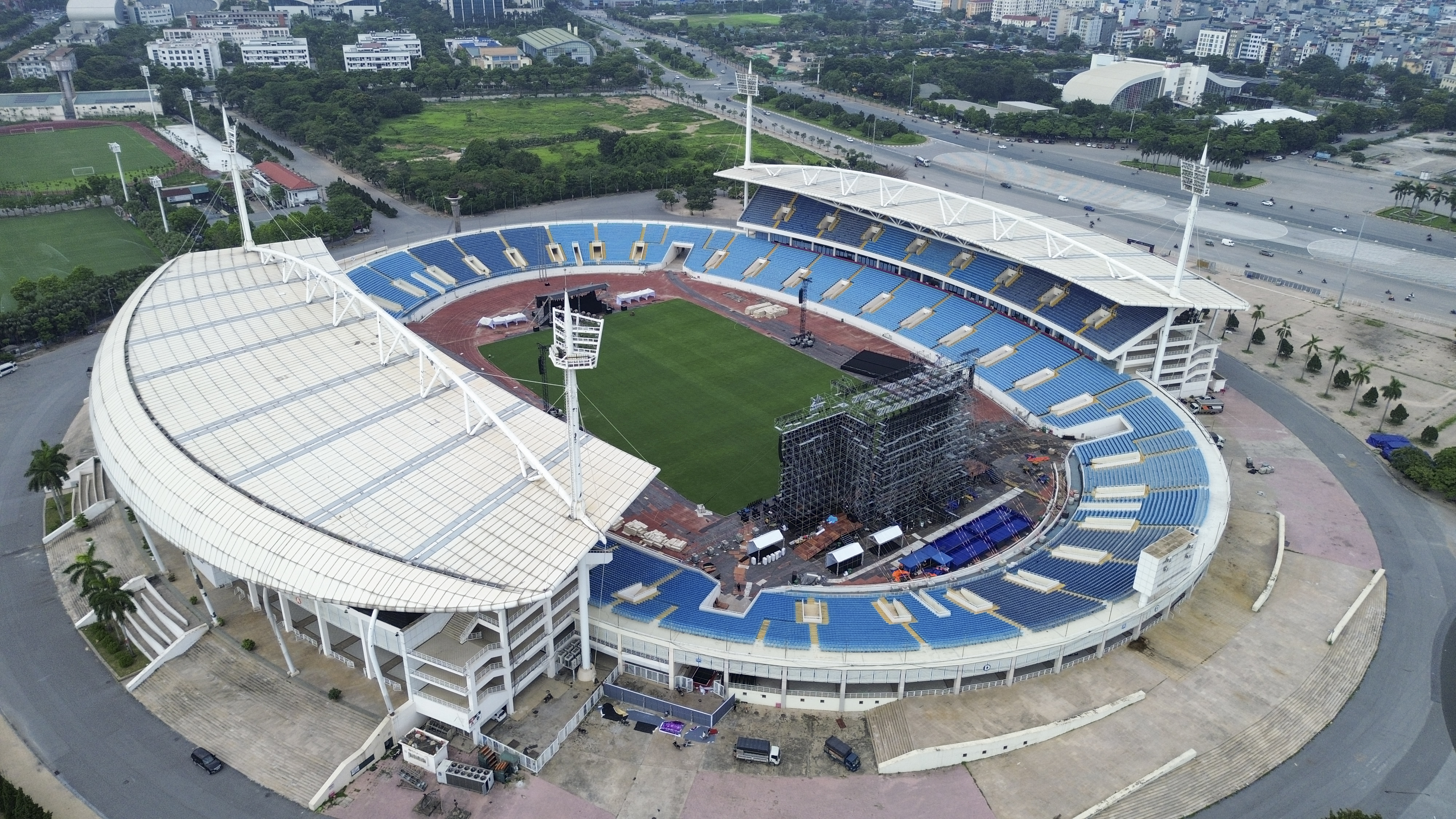 Hanoi bans trucks, passenger vehicles near My Dinh Stadium for ASEAN Cup final