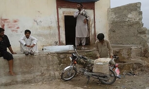 The battle for every ice block in Pakistan's 50 degree Celsius inferno