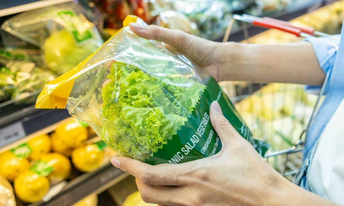 Over 15,000 americans infected with parasites from lettuce