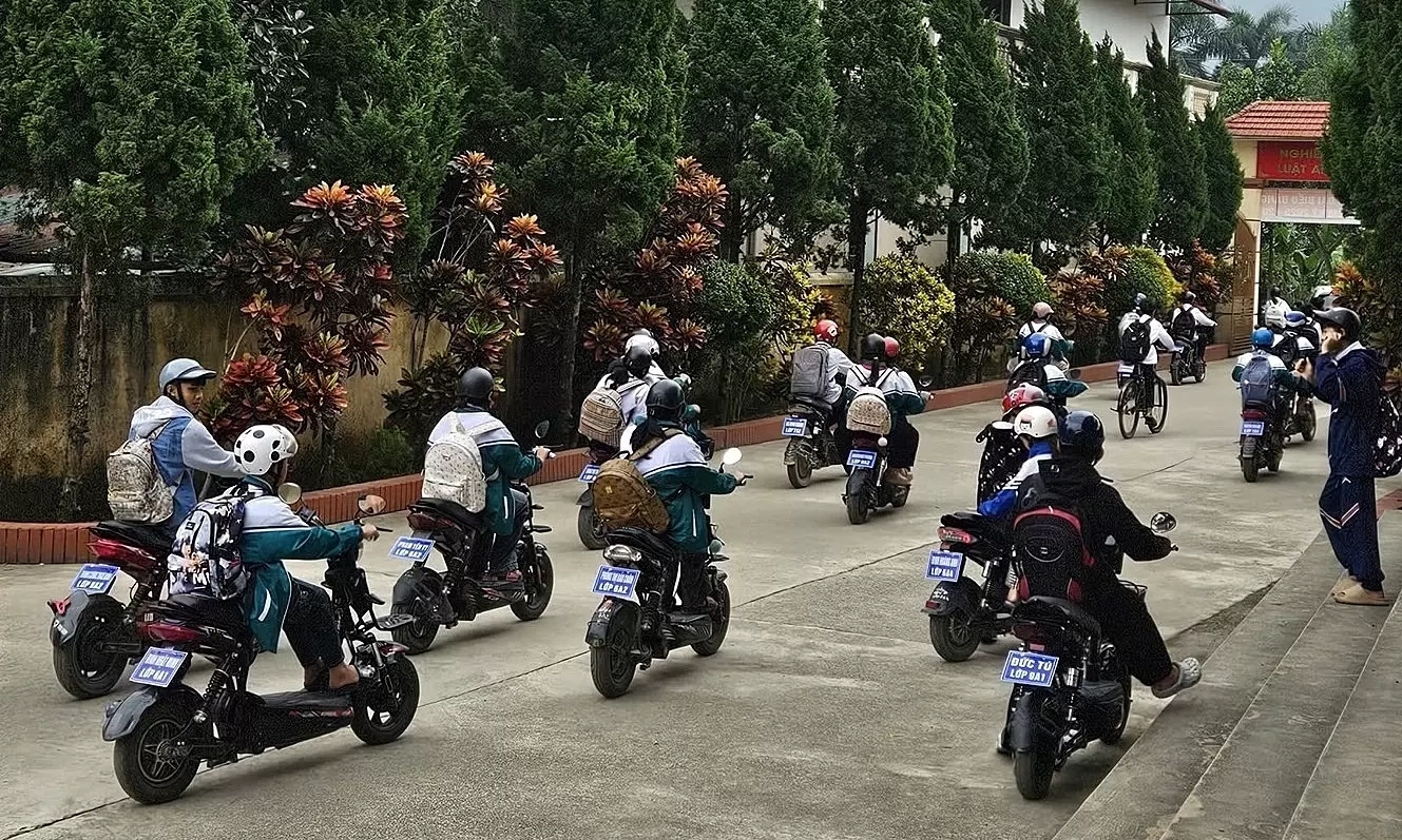 Prime minister urges against providing vehicles to unqualified students