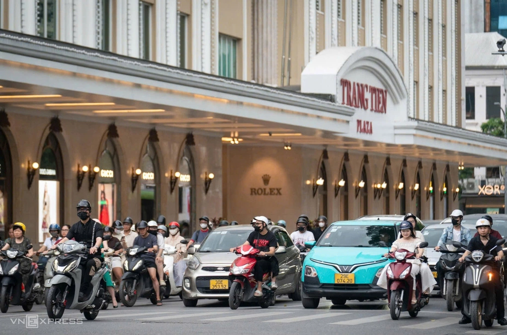 Motorcycles meeting Euro 4 emissions standards allowed into low emission zones?