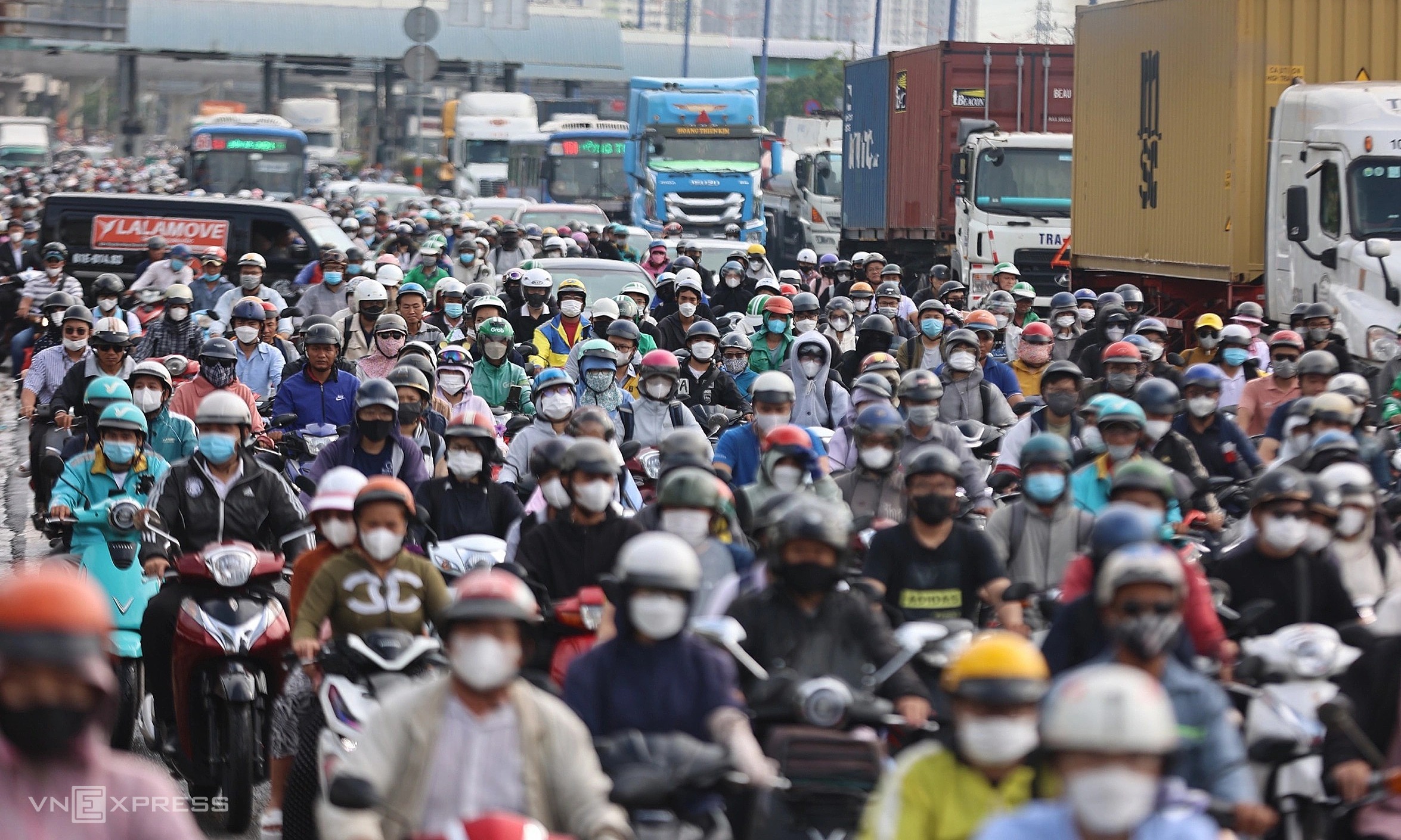 How Ho Chi Minh City residents are expected to be supported when switching from gasoline to electric motorbikes