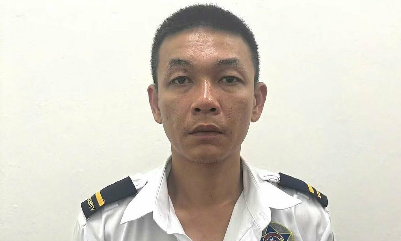 Security guard arrested for "repeatedly kicking delivery driver's head"