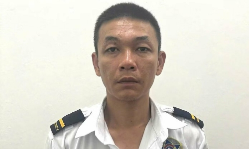 Security guard arrested for "repeatedly kicking delivery driver's head"