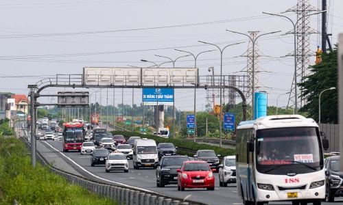 Vehicle encroaching on safe distance not considered a violation