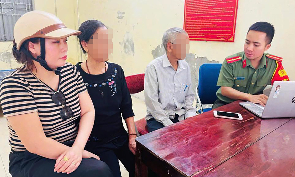 Jewelry store owner suspects elderly couple of fraud, takes them to police