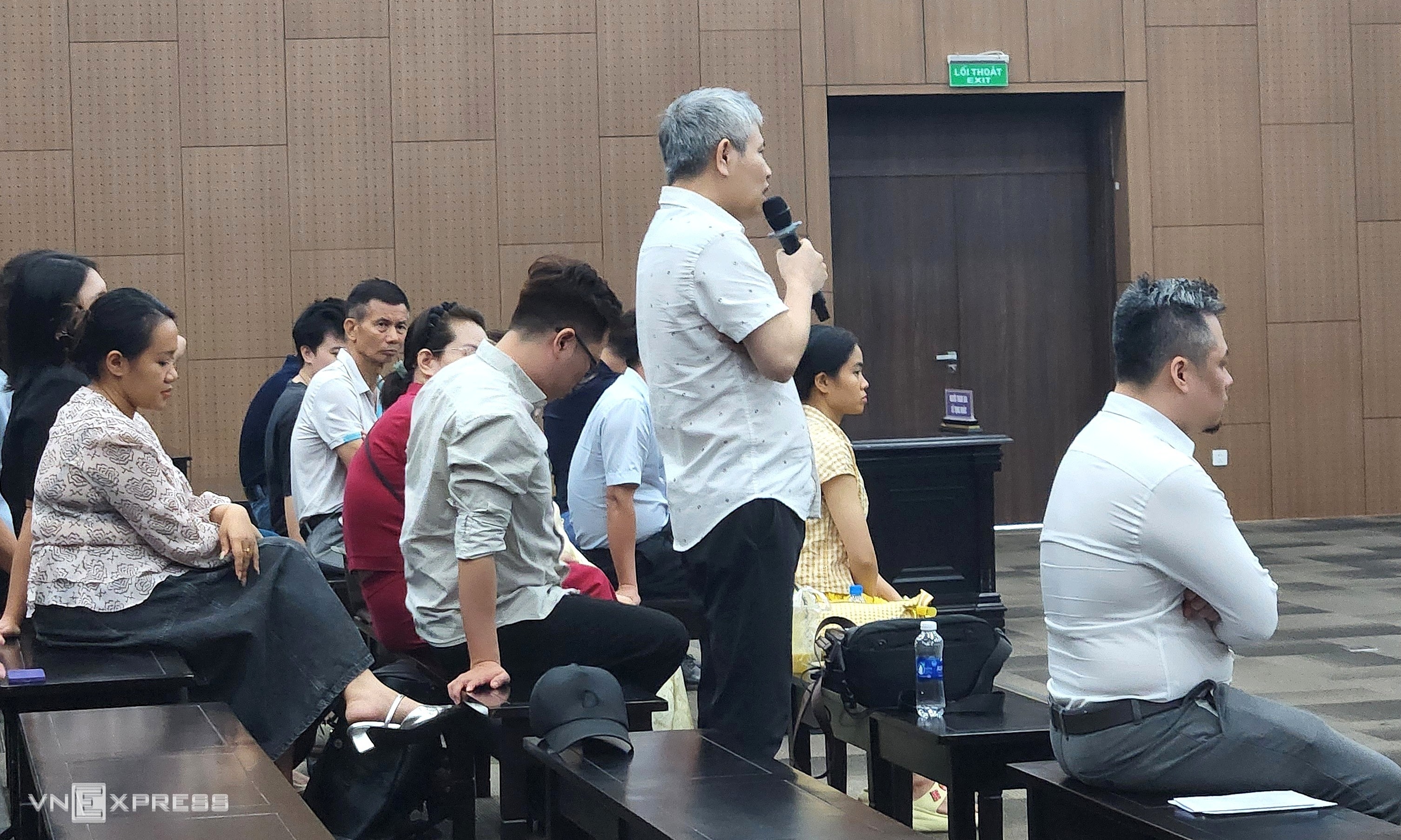 Music director Vu Quang Trung denies abandoning "Ve day bon canh chim troi" show 'for money'