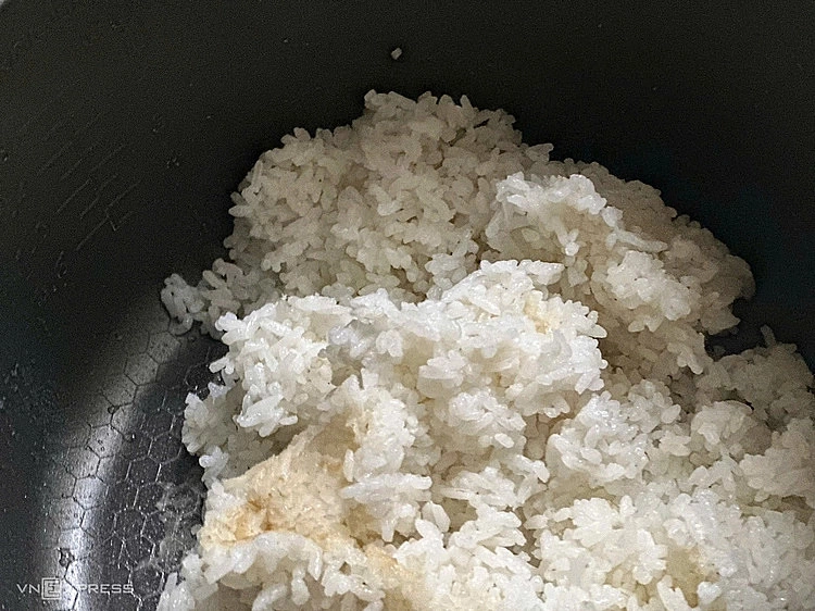 Three seemingly harmless mistakes in storing leftover rice can cause illness