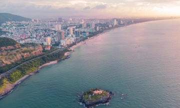 Coastal city icons dot the VnExpress Vung Tau Herbalife Cup marathon route