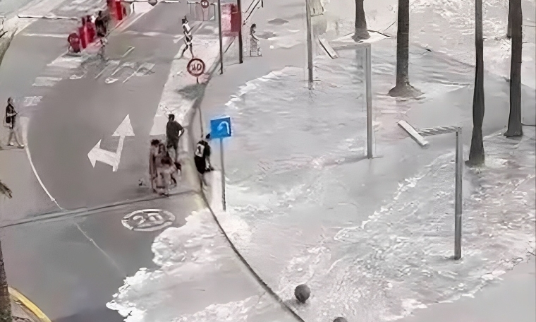 Mini-tsunami sends beachgoers fleeing in Balearic Islands