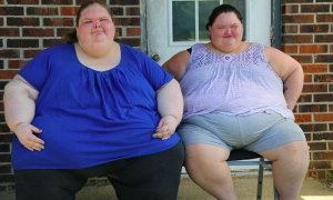 Two sisters undergo dramatic transformation after losing over 300 kg