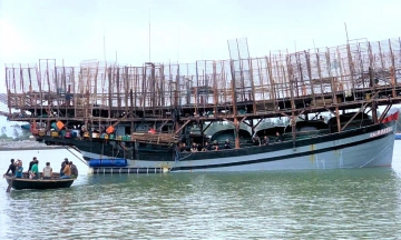Rescuing 32 fishermen adrift in Truong Sa