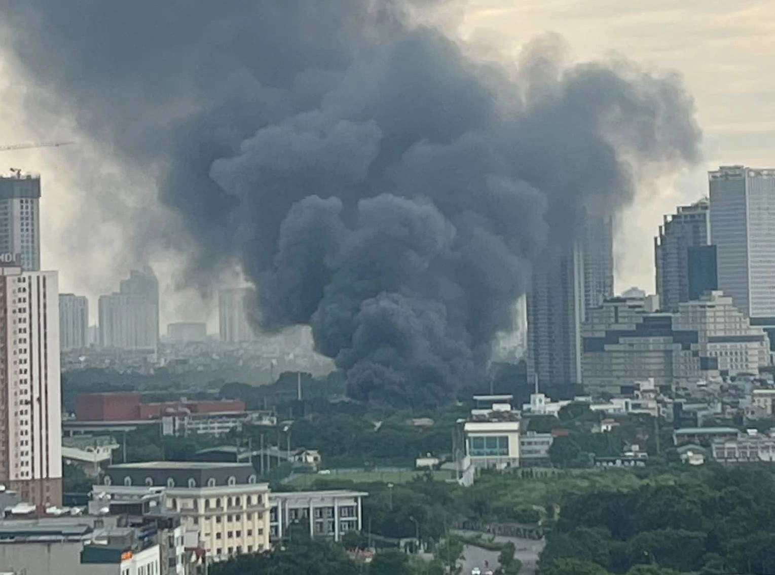 Fire at car customization workshop in Hanoi