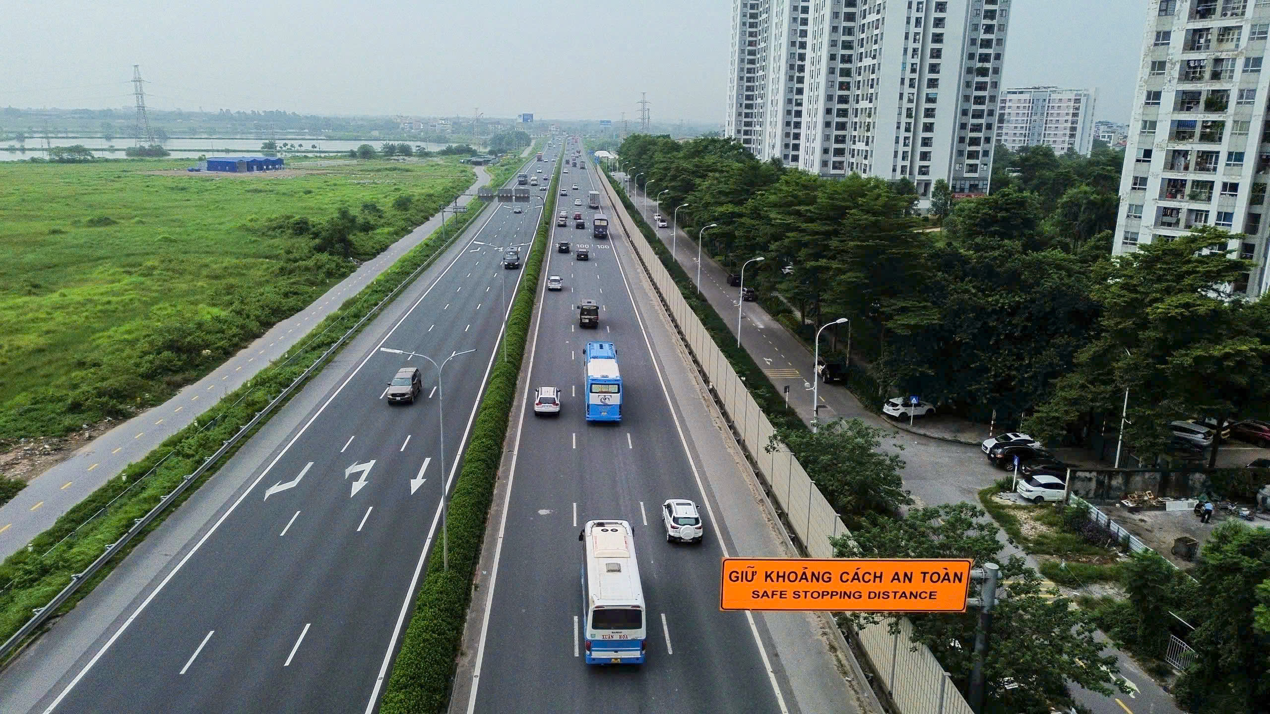 Phap Van - Cau Gie expressway clear on first day of holiday