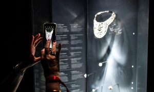 Robbers smash display, steal necklace valued over 4 million USD