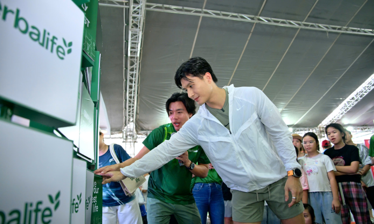 Stars energize Herbalife booths at VnExpress Marathon Vung Tau