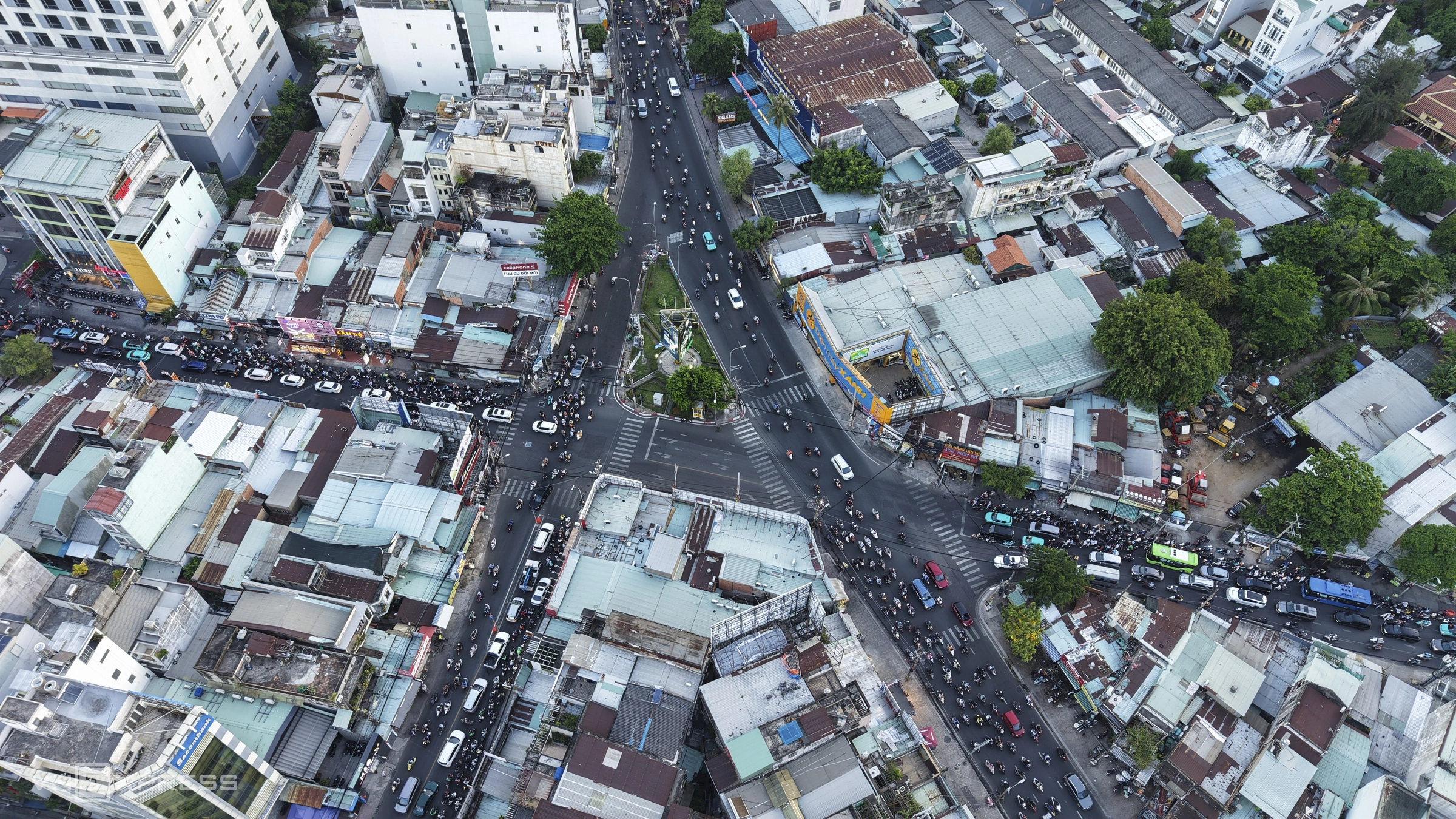 Ho Chi Minh City plans to double expansion of road connecting to Saigon bridge