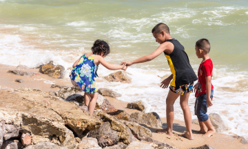 What to do if a sharp object cuts your foot at the beach
