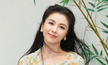 Fashion highlights the elegance of 'A Chau' Liu Tao