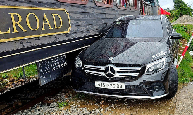 Mercedes car hit by tourist train after crossing railway tracks