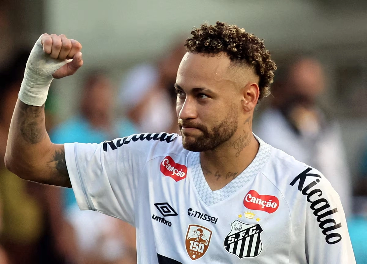 Neymar pays off debt for Santos Football Club