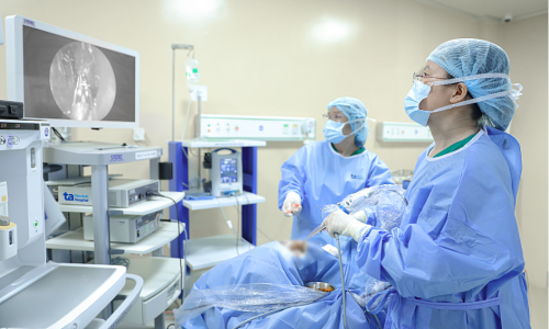How long after sinus surgery can one fly?