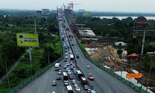 Early return to Ho Chi Minh City causes holiday traffic chaos