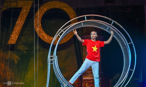 Circus 'Spirit of Vietnam' ignites national pride
