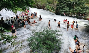 Tourist dies saving child at Tien Nu waterfall in Lang Son