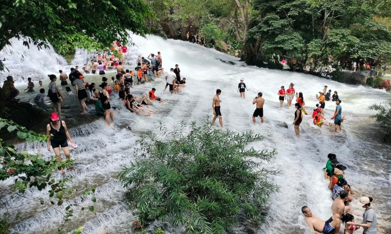 Tourist dies saving child at Tien Nu waterfall in Lang Son