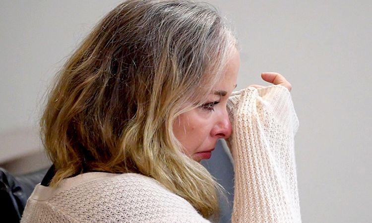 American female teacher sent 25,000 flirtatious messages to 15-year-old student