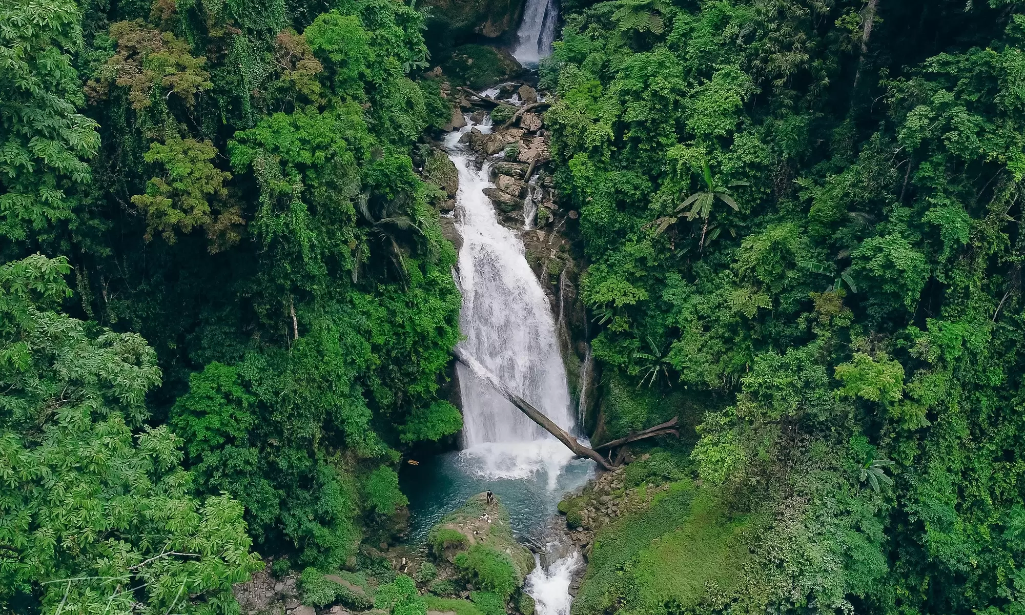 Male tourist swept away and missing at Khau Lan waterfall