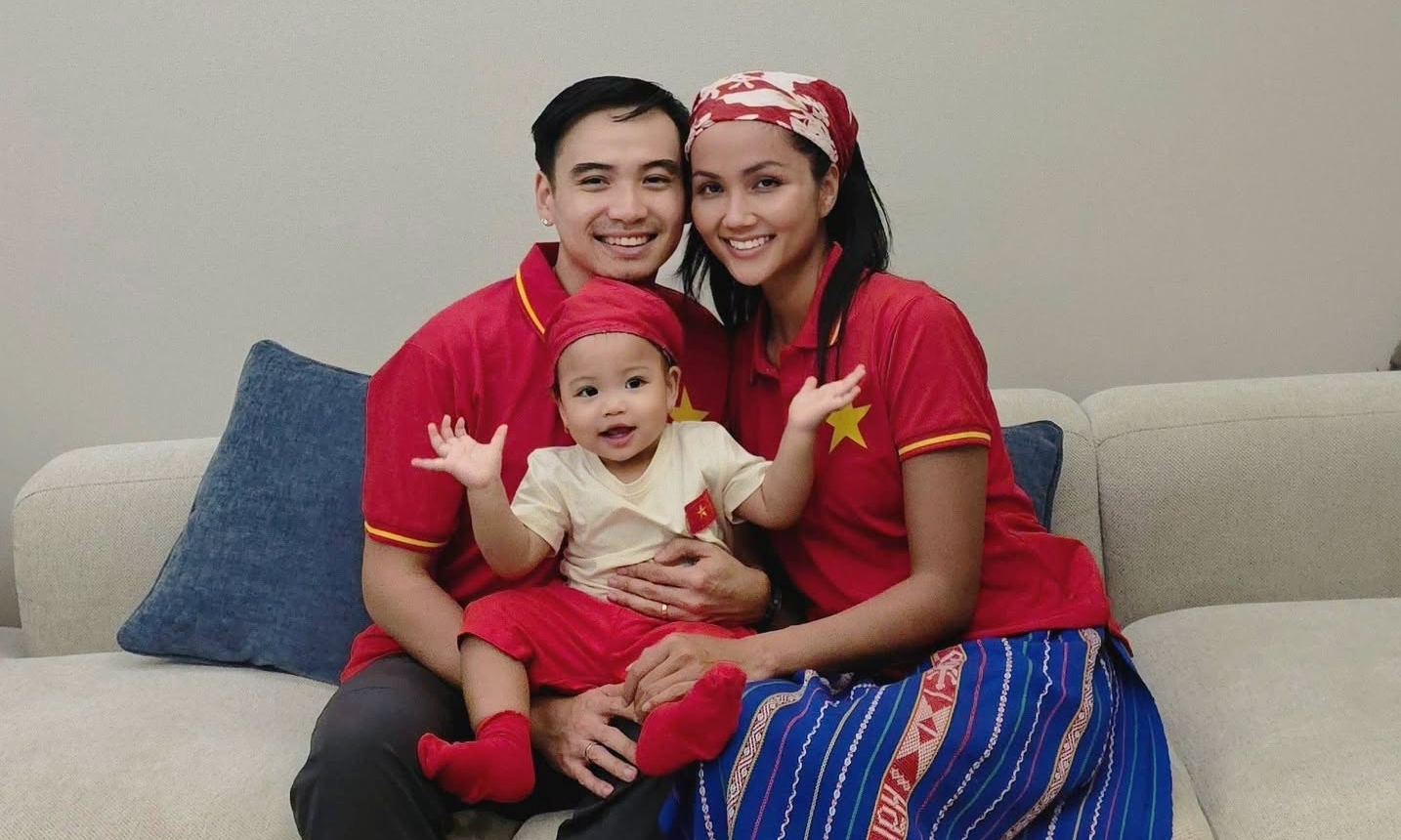 Vietnamese celebrities' holiday fashion