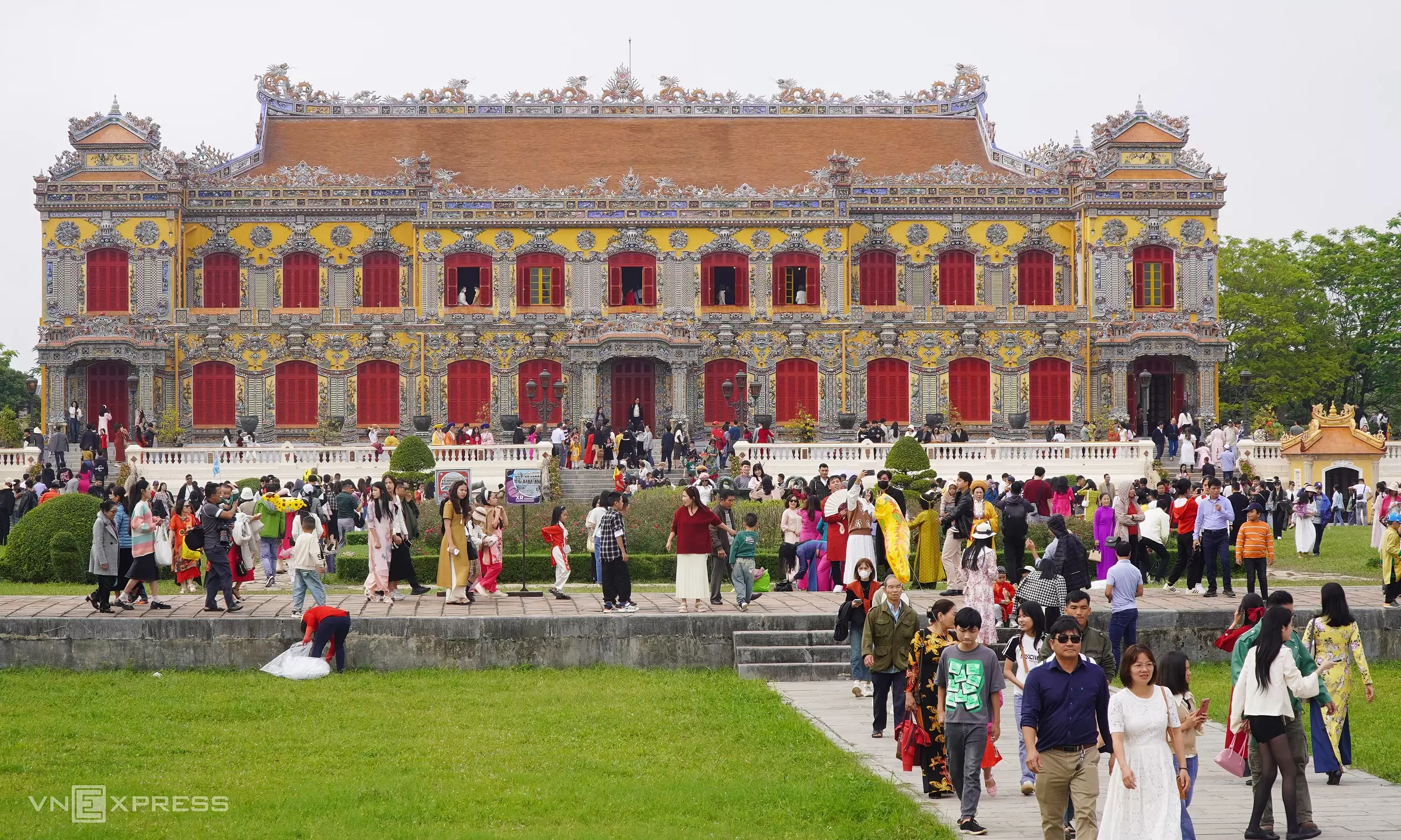 Reasons for Hue's record tourism growth during the 2/9 holiday