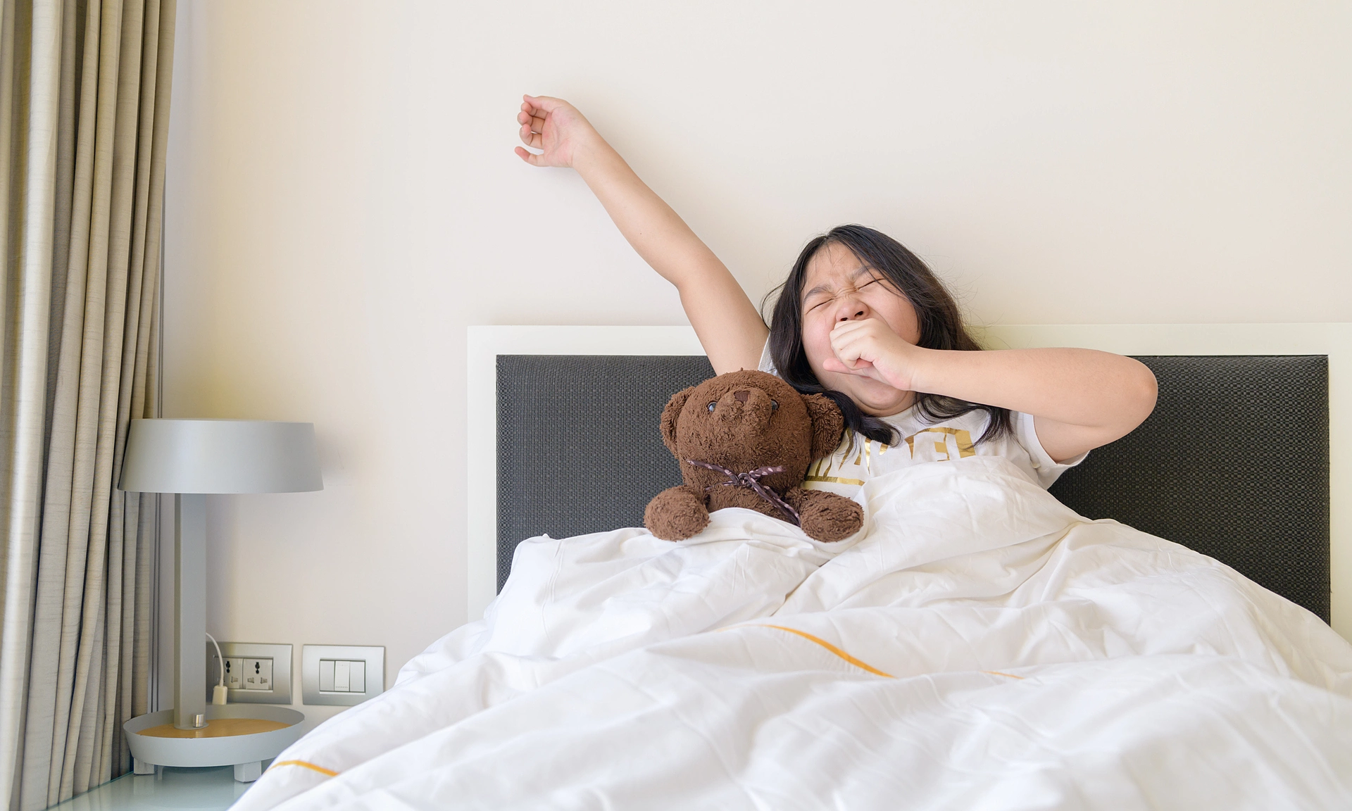 Children struggle to wake up early before the first day of school: what should parents do?