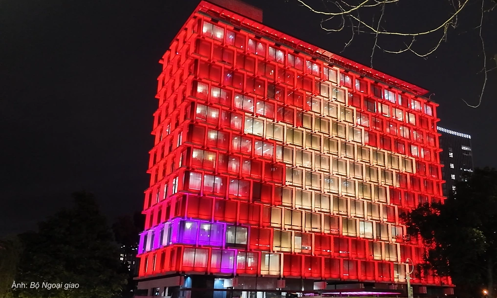 Vietnam's national flag illuminated on Perth town hall for the first time